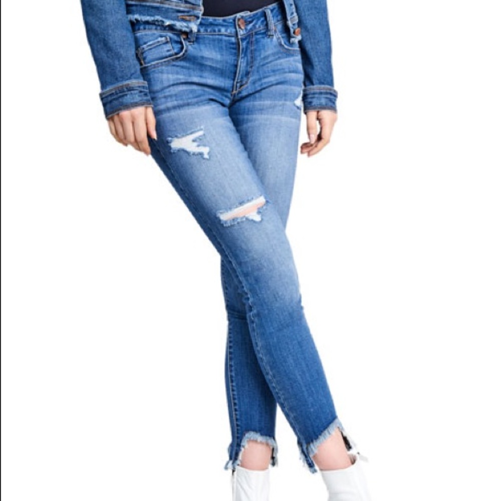 1822 Denim Distressed Jeans
